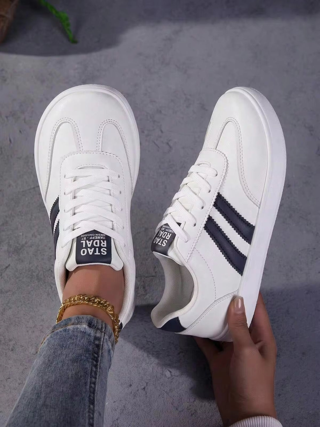 Women's New Minimalist Low-Top Lace-Up Black Striped Patchwork White Sneakers, Wide Toe Box Round Toe Casual Skate Shoes Athletic Shoes